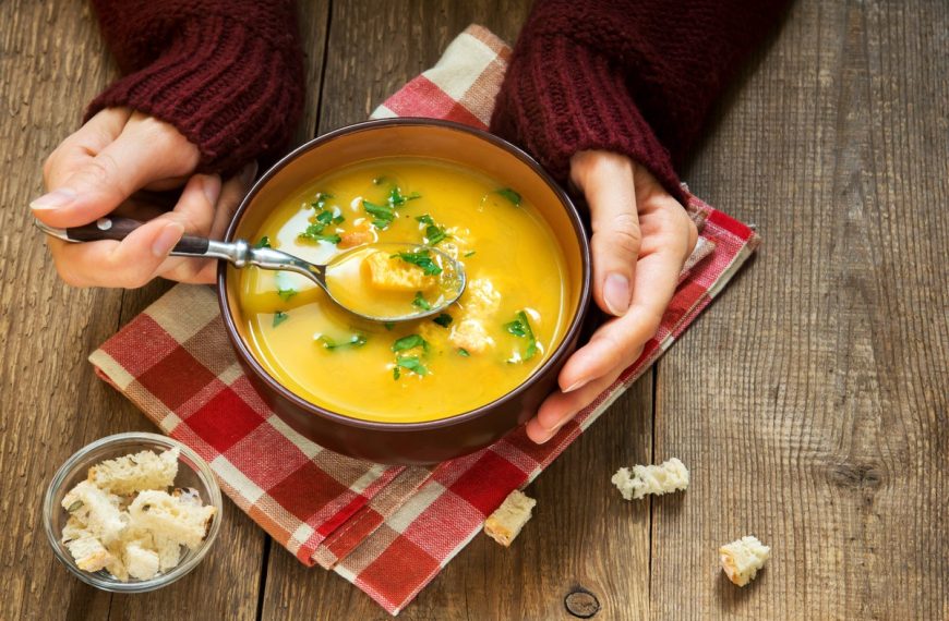 10 leckere warme Suppen für Herbst