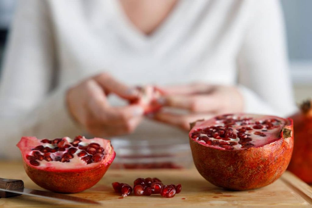 8 gesundheitliche Vorteile des Granatapfels|Mit Granatapfel zum Schutz vor gefährlichen Krankheiten|Granatapfel liefert wertvolle Nährstoffe|Granatapfel schützt vor bestimmten Krebsarten|Granatapfel verbessert den Zustand der Haut