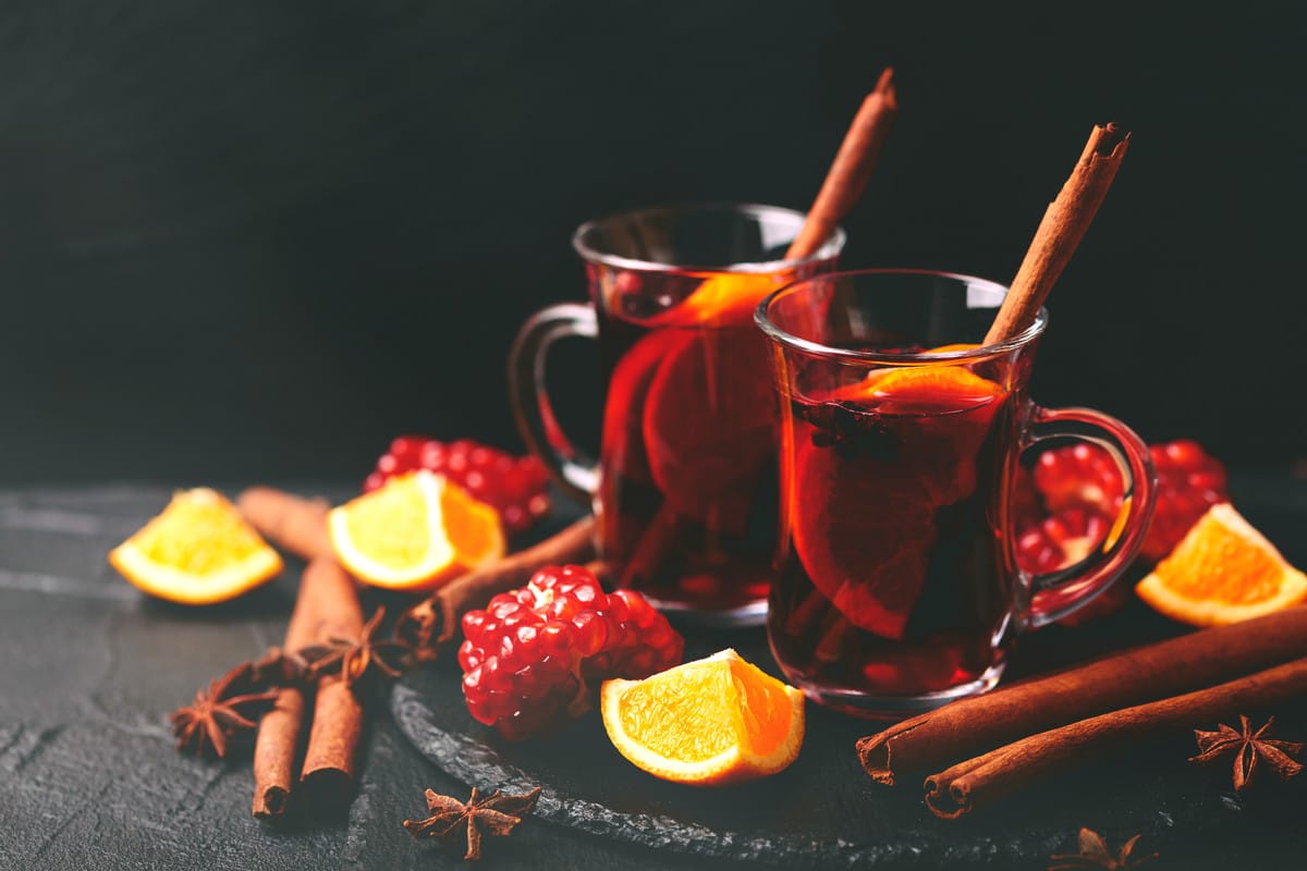 Alkoholfreier Glühwein aus Granatapfelsaft und Apfelsaft