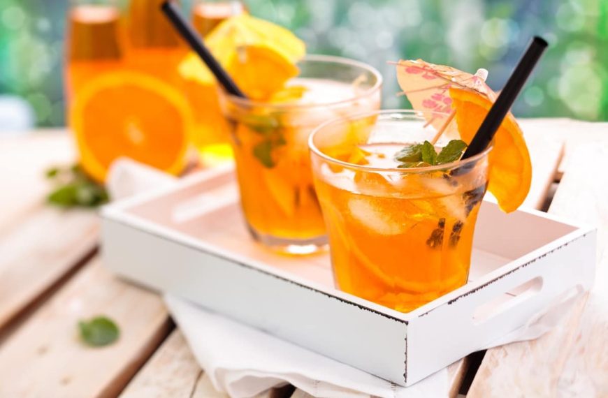 Alkoholfreier Mojito Cocktail mit Grapefruit, Orange und Honig
