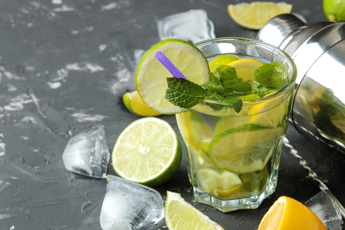 Alkoholfreier Mojito Cocktail mit Tonic