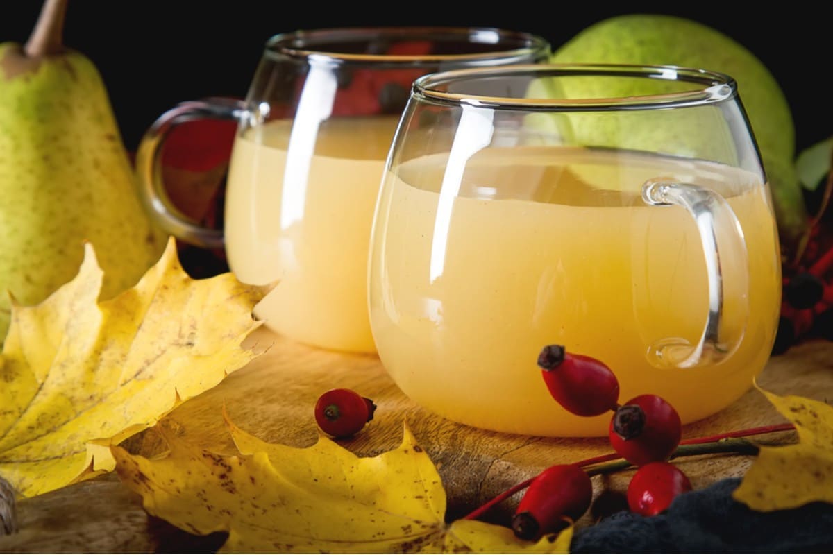 Alkoholfreier Punsch mit Birnensaft und Mandarinen