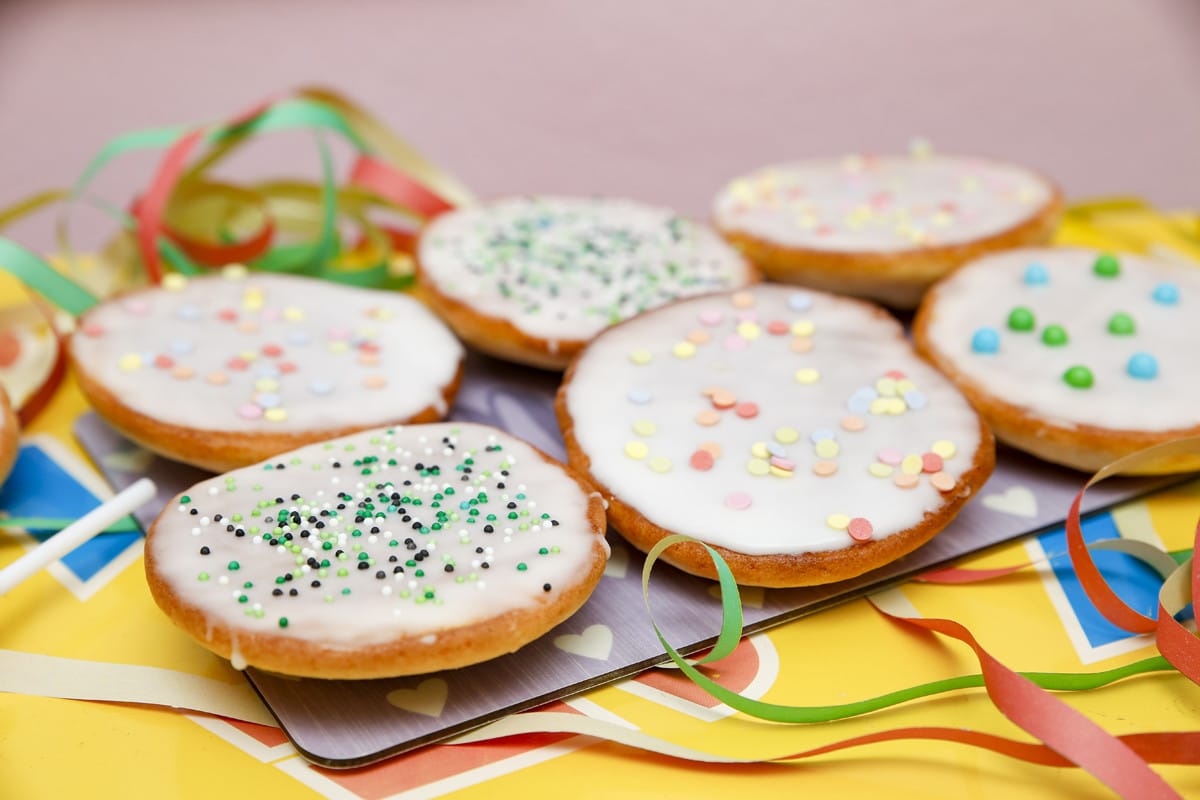 Amerikaner Kekse mit Zuckerglasur für Kinder