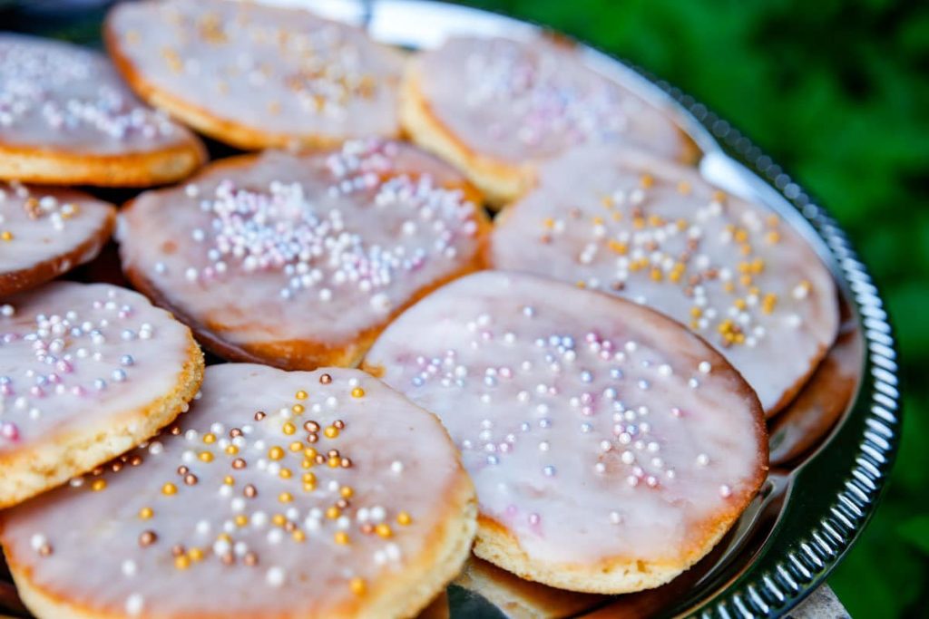 Amerikaner Kekse mit Zuckerguss für Kinder backen