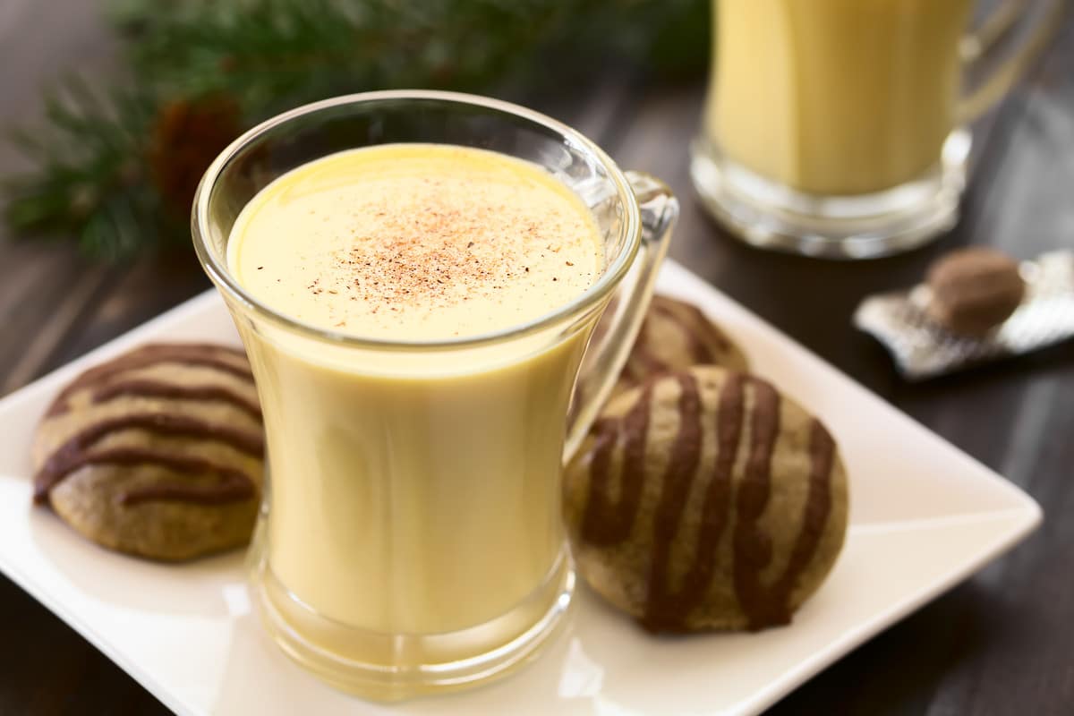 Amerikanischer Eggnog - Eierpunsch mit Milch