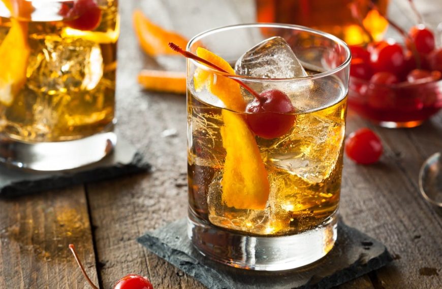 Amerikanischer Old Fashioned Cocktail mit Bourbon Whiskey