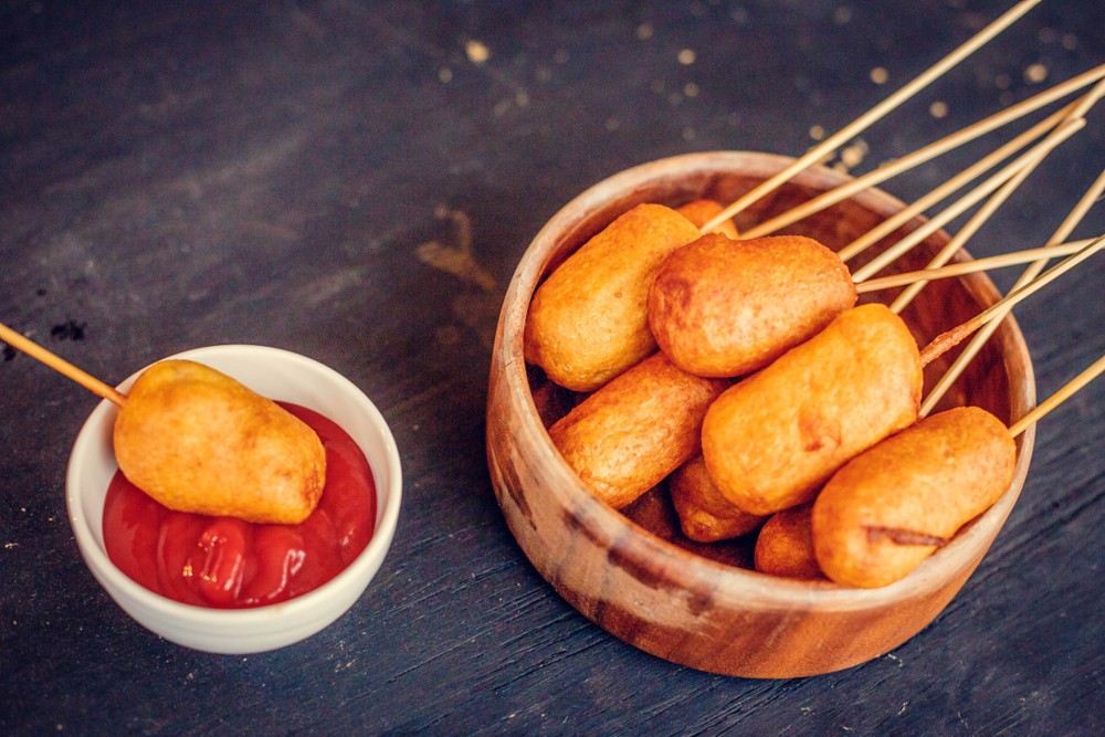 Amerikanisches Fastfood - Corn Dogs im Backofen