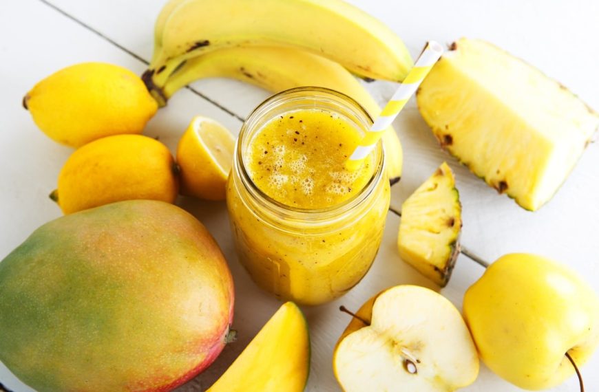 Ananas Smoothie mit Mango, Banane und Apfel