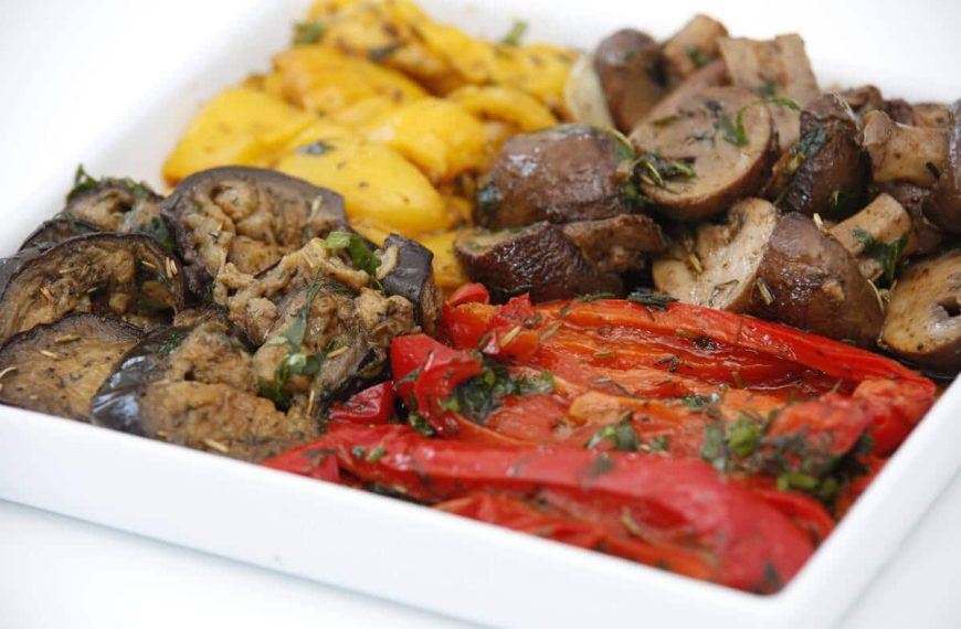 Antipasti mit Auberginen, Champignons und Paprika