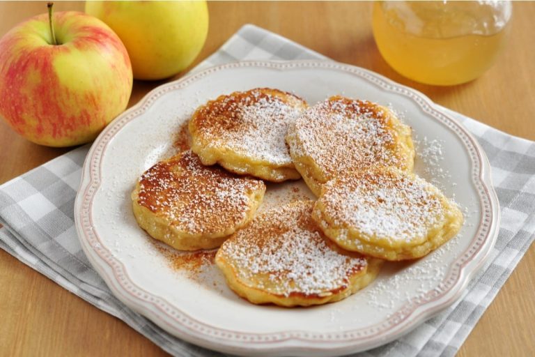 Apfel Pancakes mit Haferflocken ohne Mehl zum Frühstück