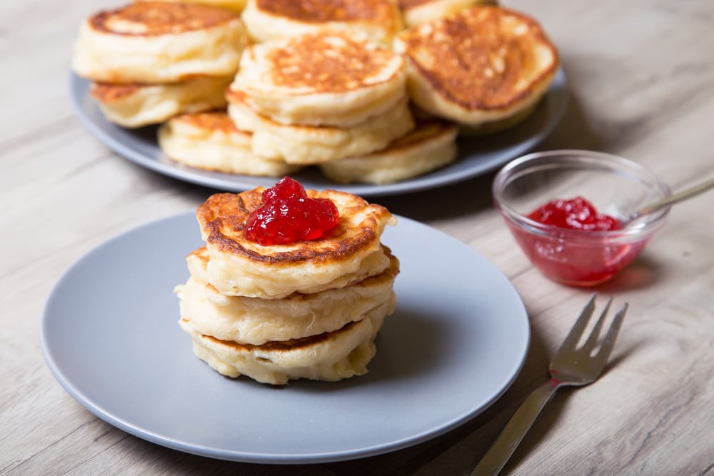 Apfel Pfannkuchen aus Buttermilch zum Frühstück