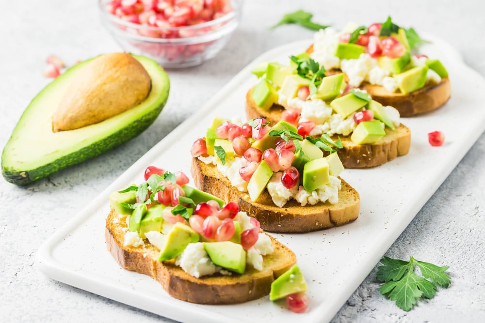 Aromatische Bruschetta mit Avocado