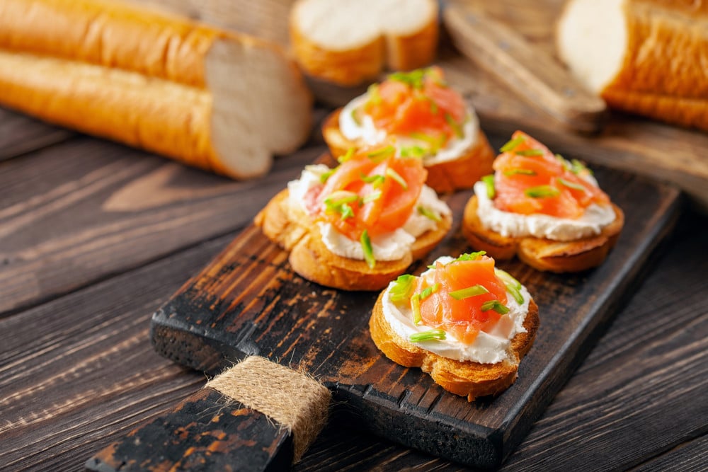 Aromatische Bruschetta mit Räucherlachs