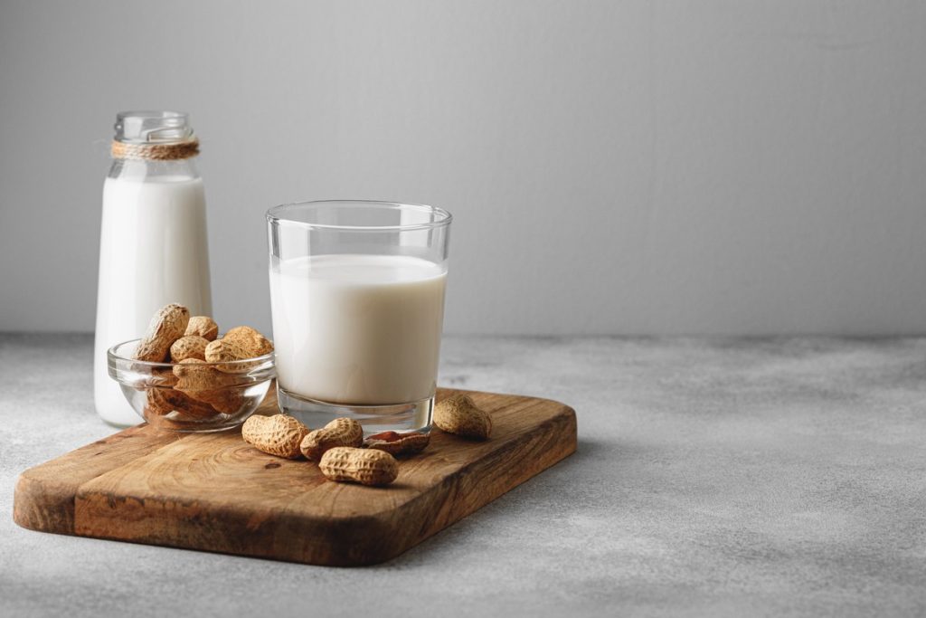 Aromatische Erdnussmilch selber machen