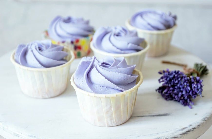 Aromatische Lavendel Cupcakes mit einer leichten Zitrusnote