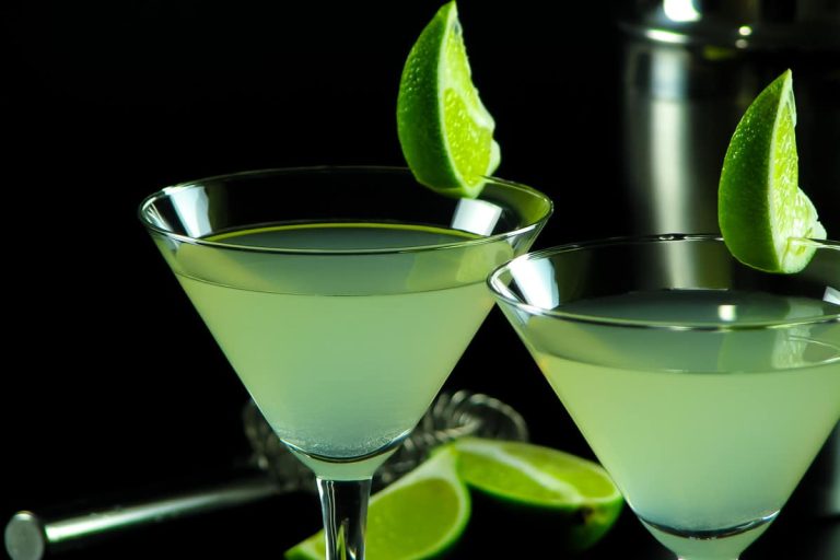 Sommerlicher Limoncello Spritz Cocktail mit Prosecco