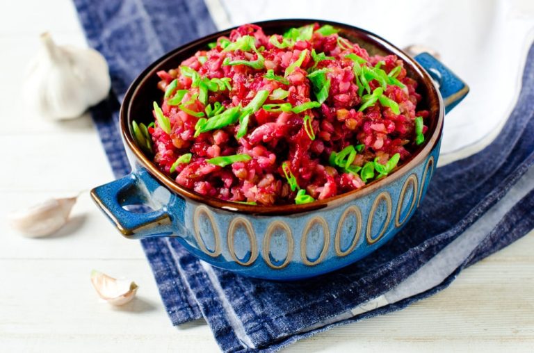 Aromatischer Hähnchenauflauf mit Tomaten, Knoblauch und Käse