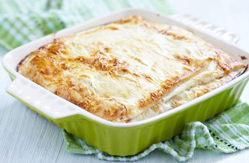 Aromatischer Hähnchenauflauf mit Tomaten, Knoblauch und Käse