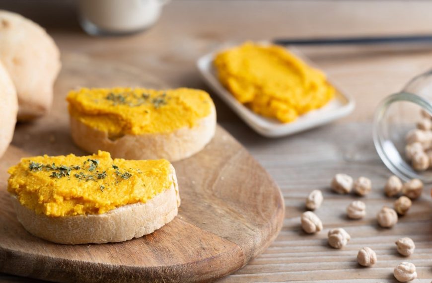 Aromatischer Hummus – Kichererbsen Dip mit Karotten und…