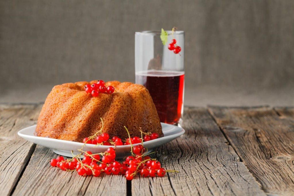 Aromatischer Johannisbeerkuchen mit Walnüssen