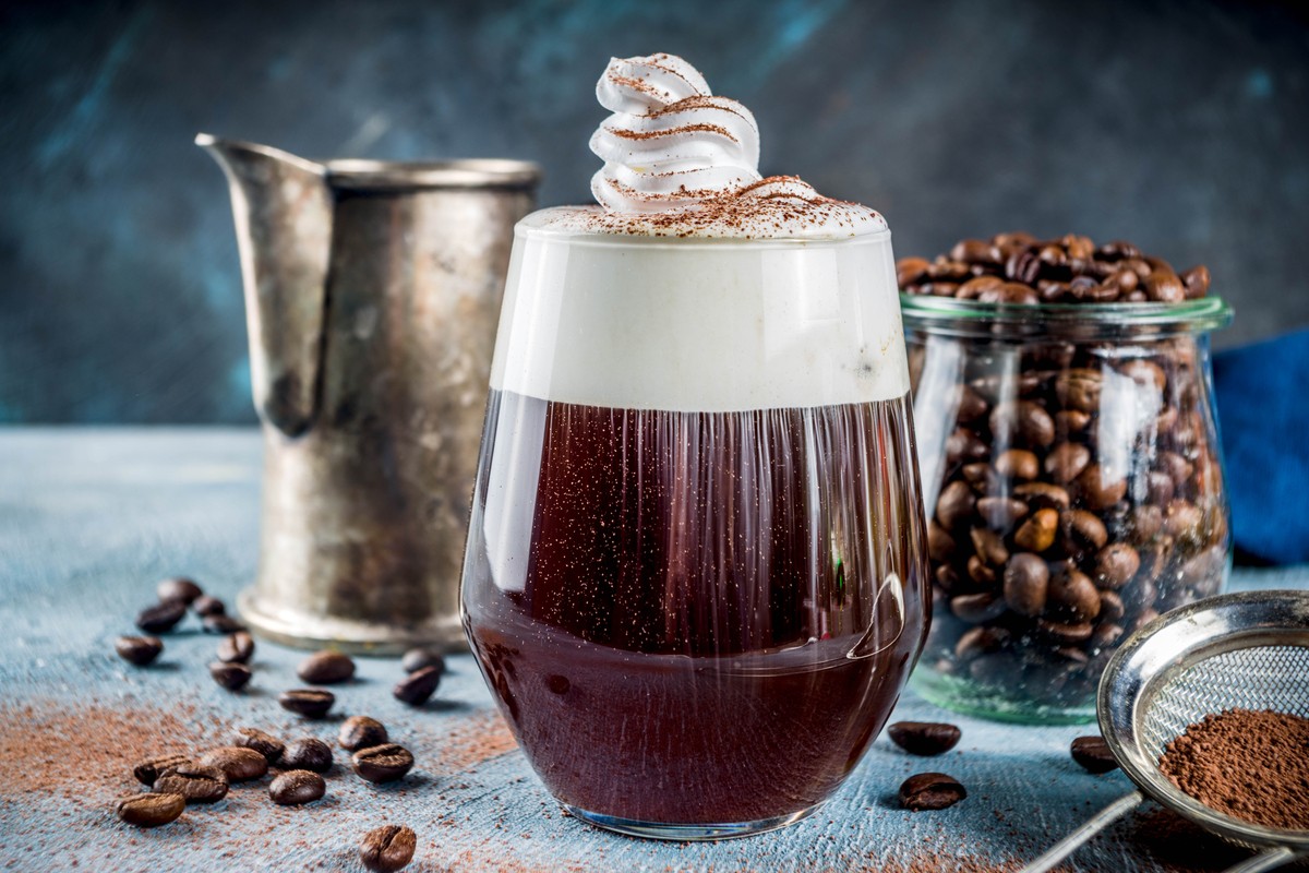 Aromatischer Kaffeecocktail mit Likör