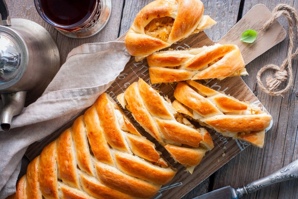 Aromatischer Kuchen mit Weißkohl