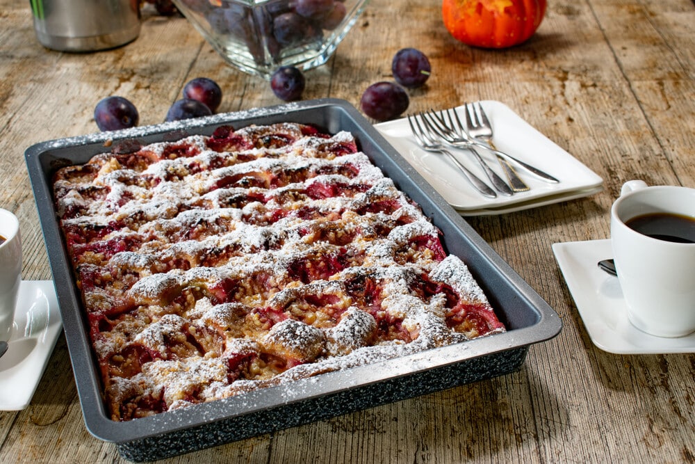 Mit Liebe gebacken: Saftiger Pflaumenkuchen mit Mandeln