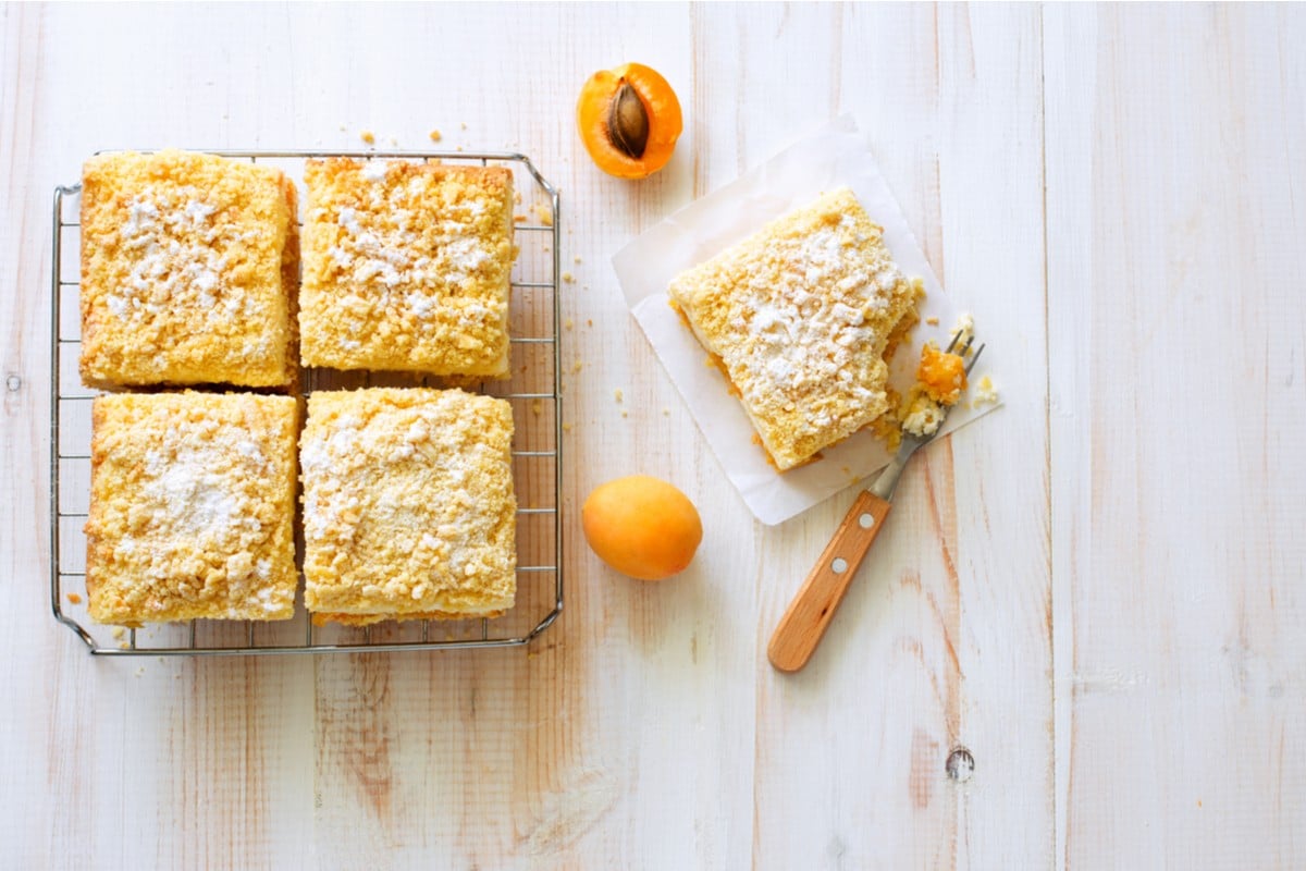 Aromatischer Streuselkuchen mit Quark und Aprikosen