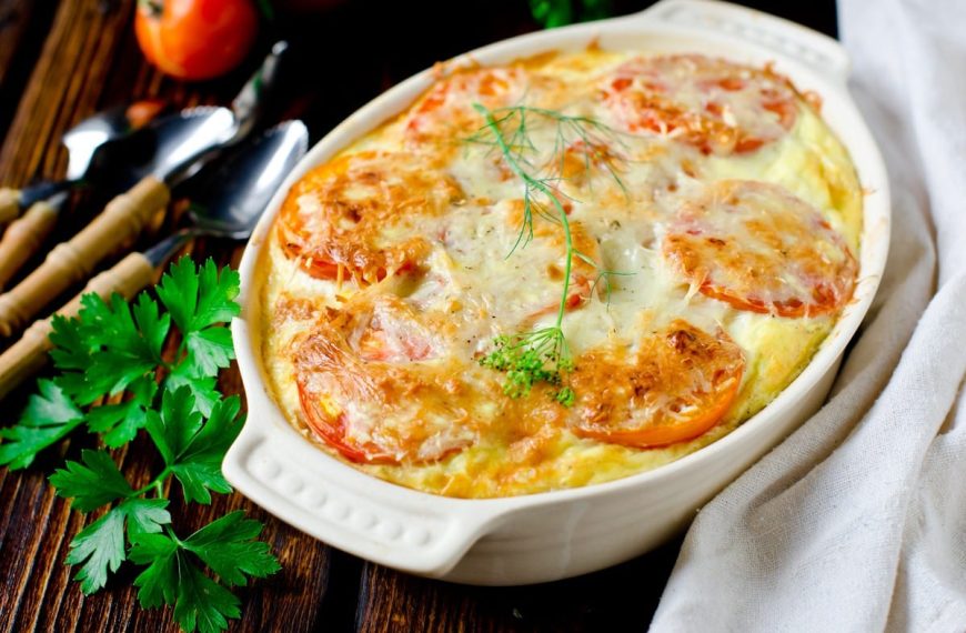 Aromatischer Tomaten Mozzarella Auflauf mit Knoblauch
