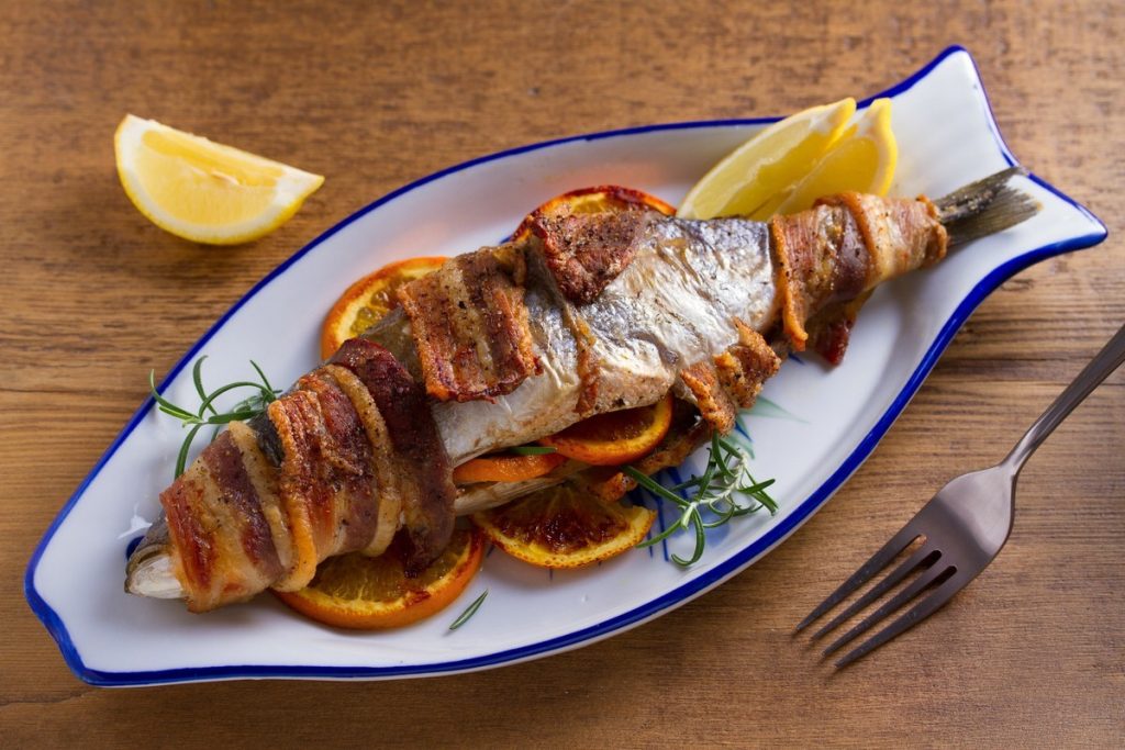 Gebackener Wolfsbarsch mit Senf-Honig-Sauce