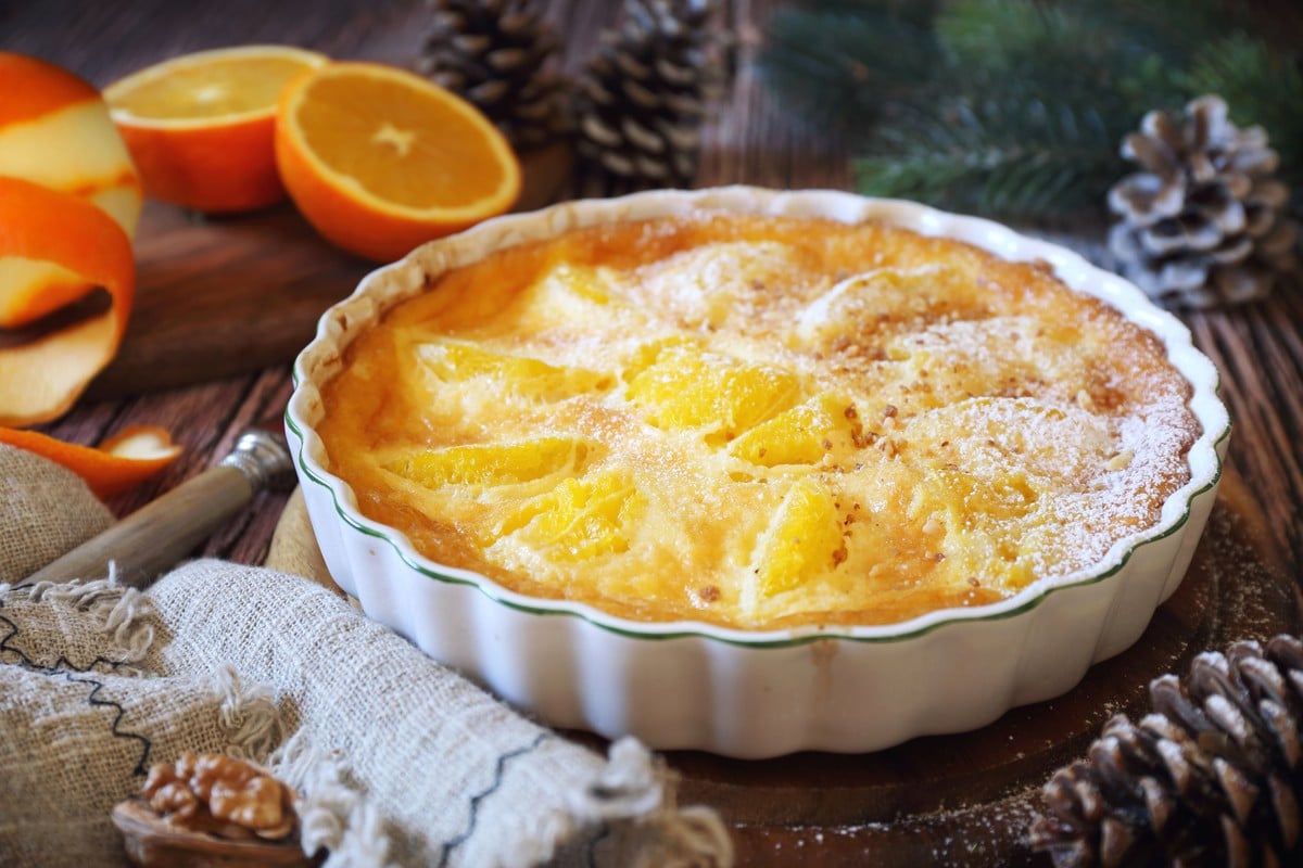 Aromatisches Clafoutis Dessert mit Orangen und Walnüssen