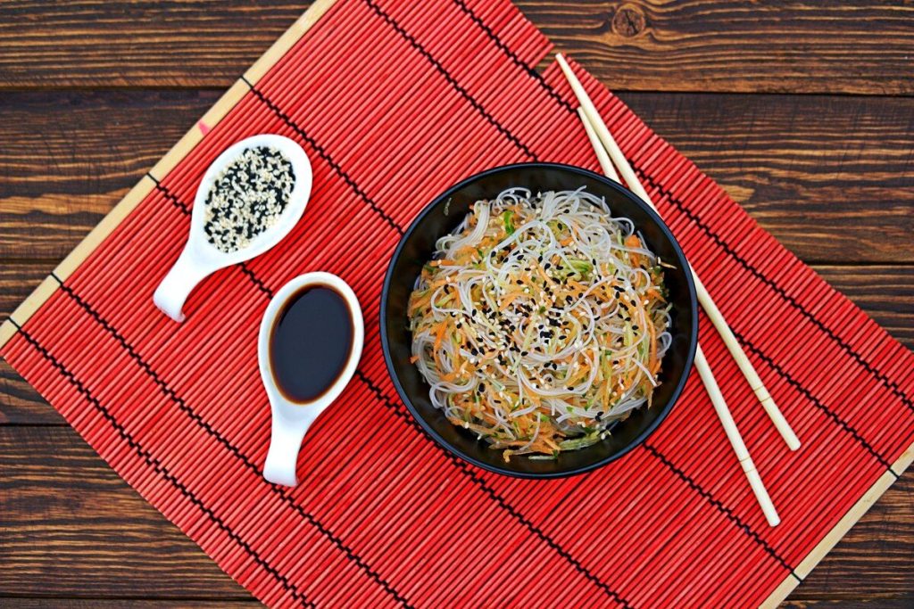 Asiatischer Glasnudelsalat mit Möhren