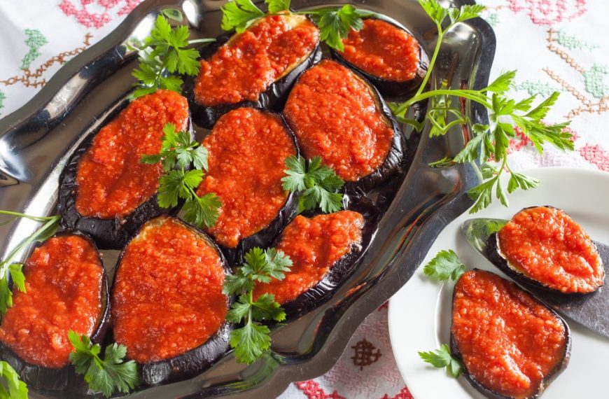 Auberginen Antipasti mit Paprika und Tomaten