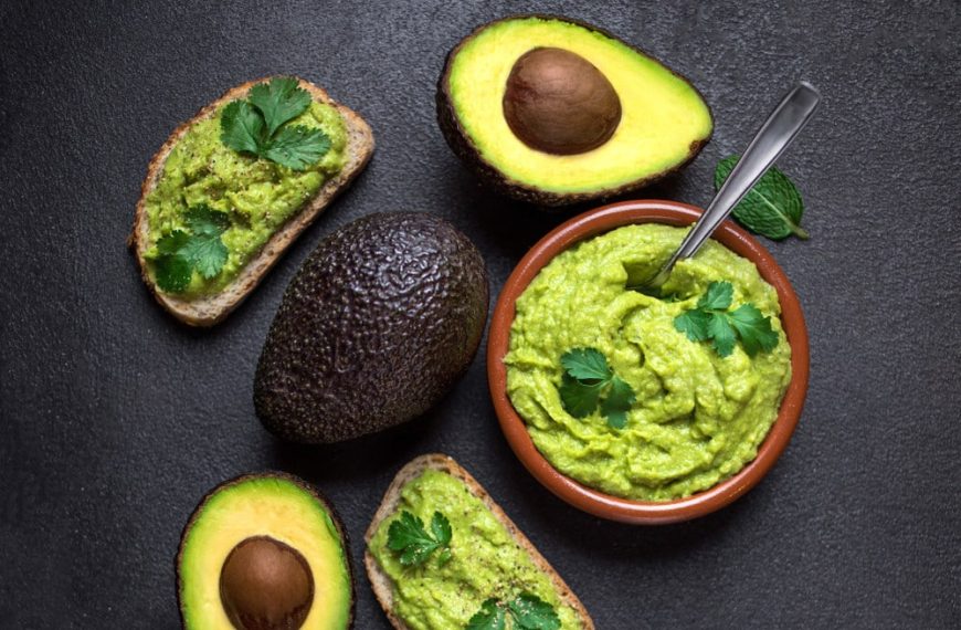 Avocado Brotaufstrich mit Kräutern