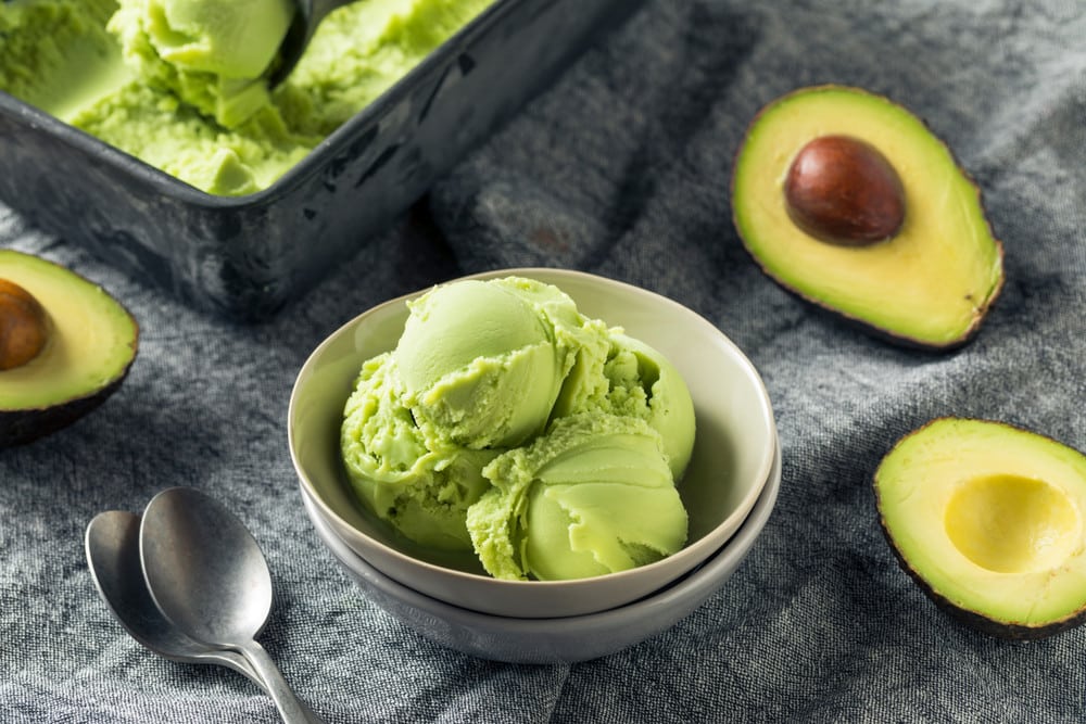 Avocadoeis aus Sahne und Milchmädchencreme