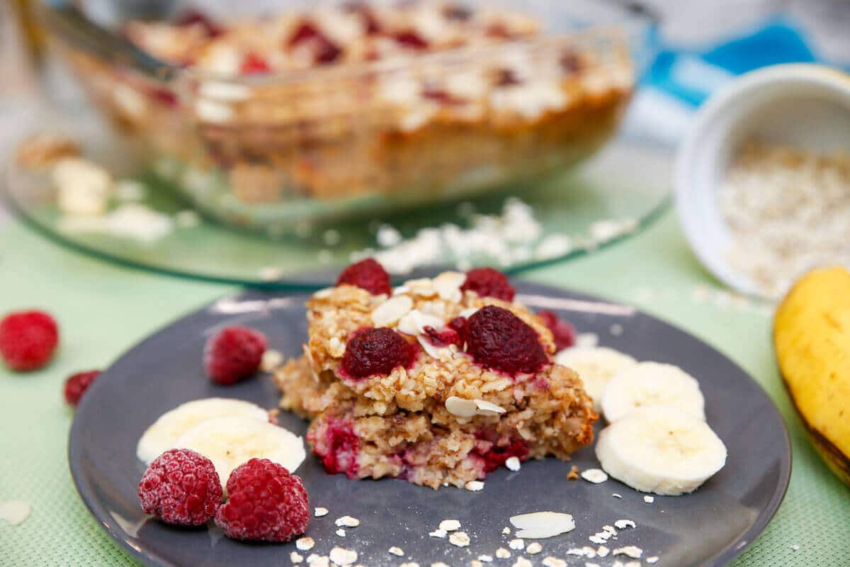 Baked Oatmeal - Warmes Frühstück mit Haferflockenauflauf und Beeren