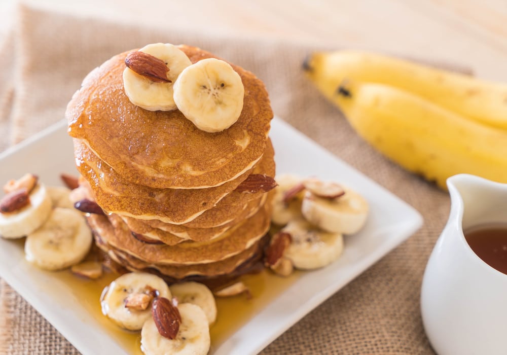 Bananen Pancakes ohne Zucker mit Mandelpaste