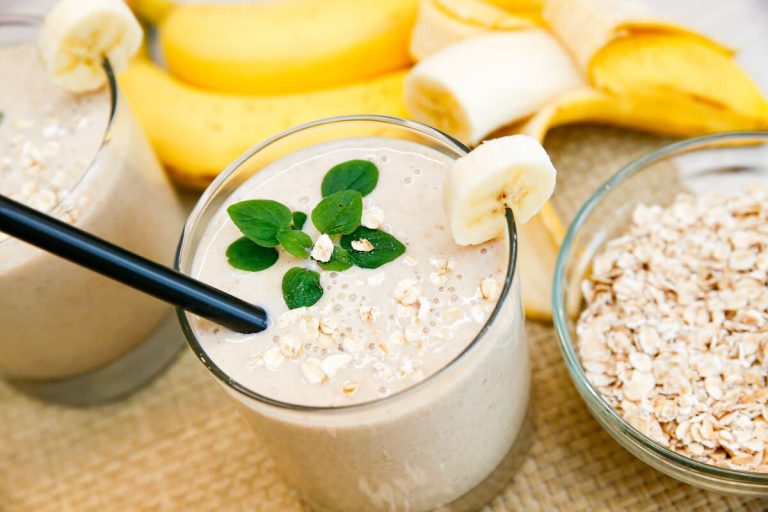 Bananen Smoothie mit Haferflocken und Milch