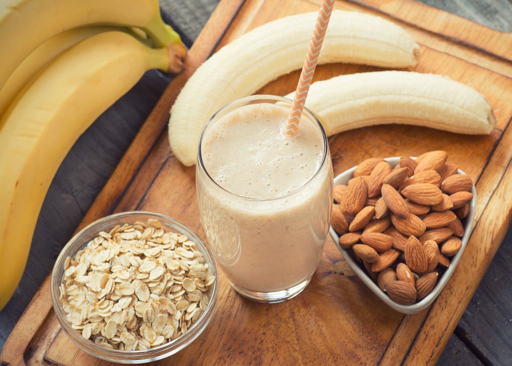 Bananen Smoothie mit Mandeln und Haferflocken