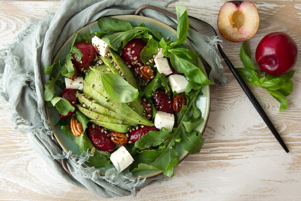 Blattsalat mit Pflaumen