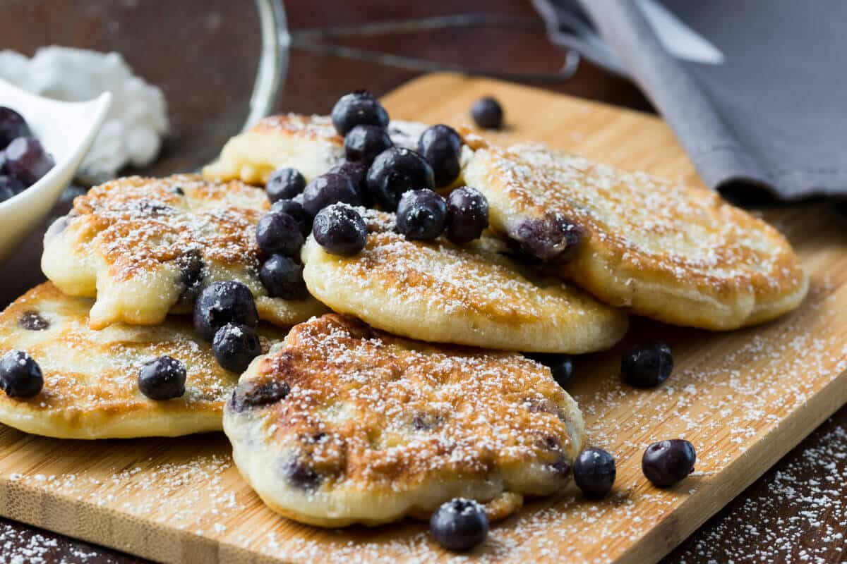 Blaubeer Pancakes mit Milch und Vanille
