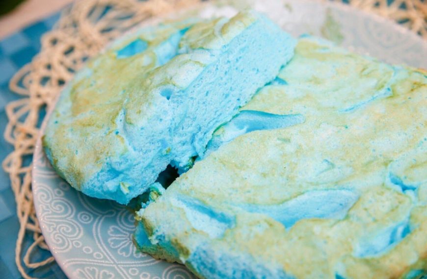 Blaues Wolkenbrot mit Eiweiß Baiser und Speisestärke – Süßes Dessert