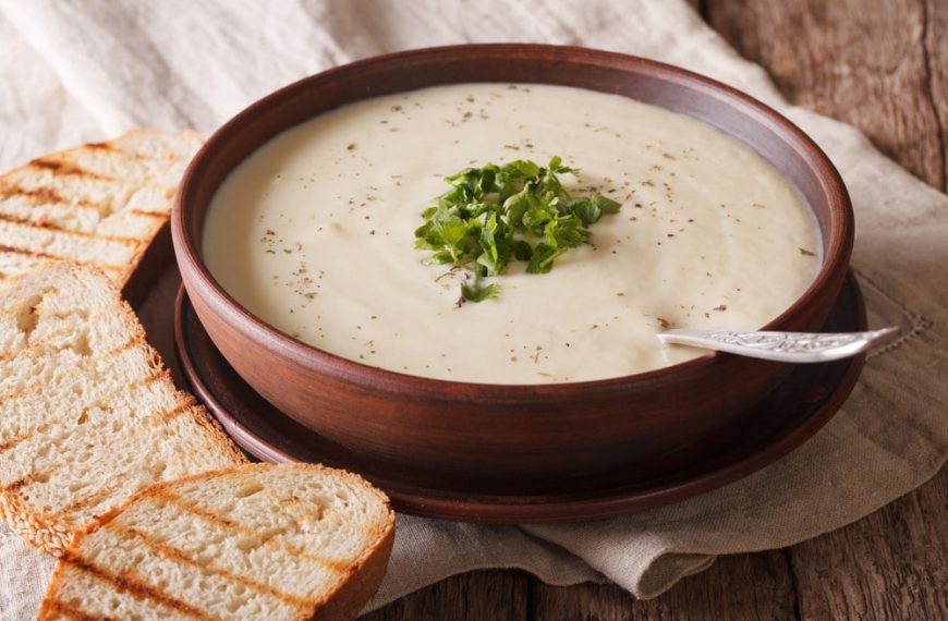 Blumenkohl Cremesuppe mit Äpfeln und Zwiebeln