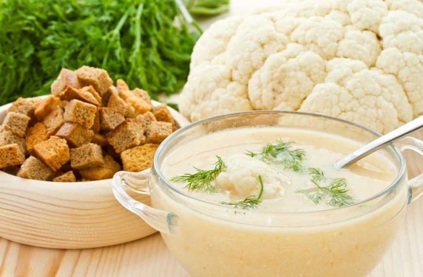 Blumenkohl Cremesuppe mit Sahne, Knoblauch und Zwiebeln