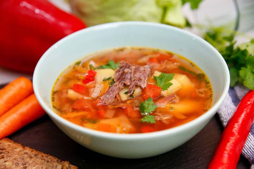 Borschtsch – Rindfleischsuppe mit rote Beete