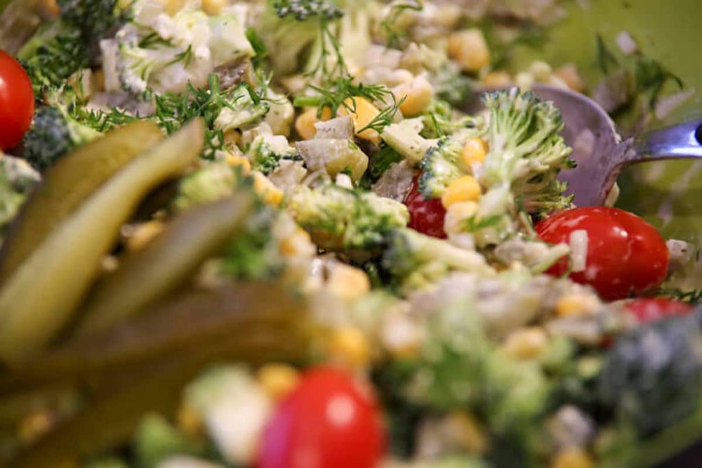 Brokkolisalat mit Mais