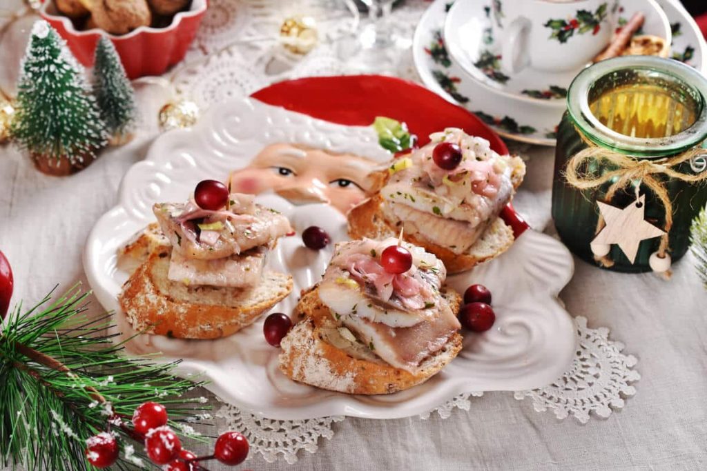 Brot Snack aus Baguette mit Heringfilet