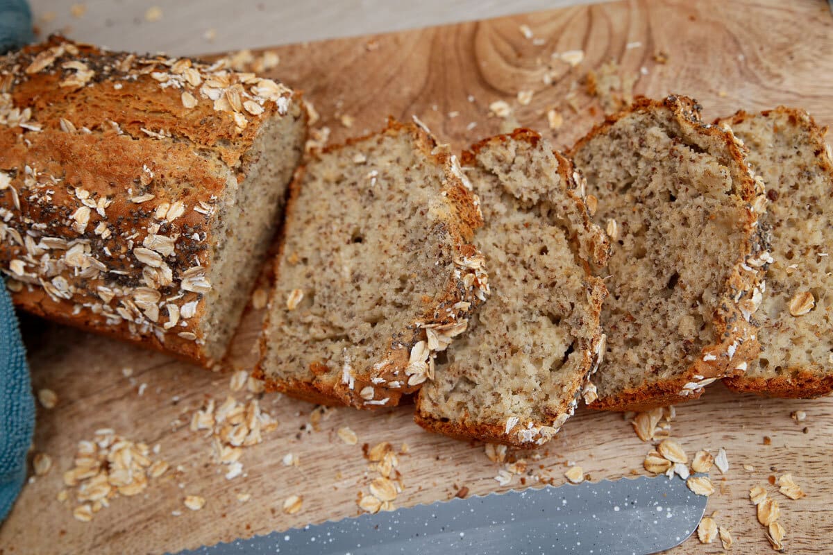 Brot ohne Hefe aus Dinkel mit Haferflocken und Chia