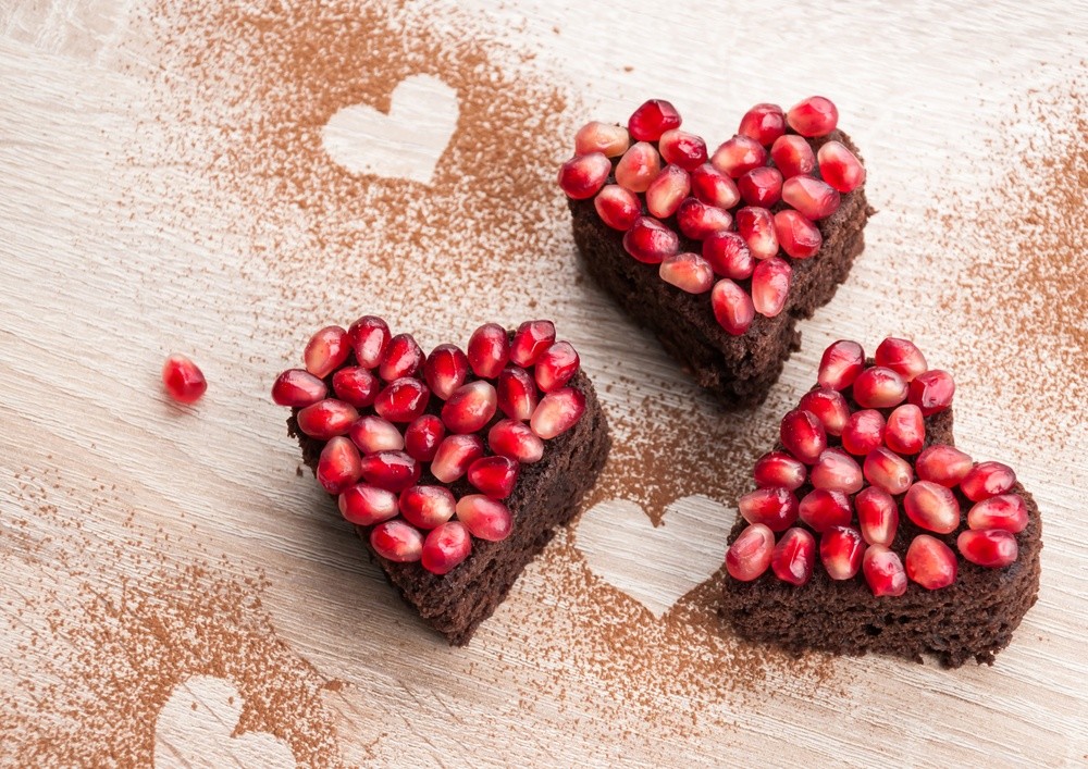 Brownie Herz Kuchen mit Granatapfel zum Valentinstag