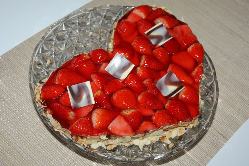 Brownies Käsekuchen mit Erdbeeren und Mandeln zum Muttertag